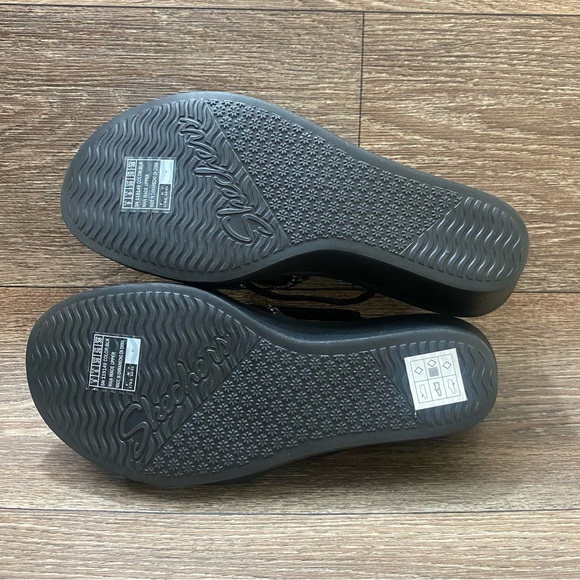 Skechers Size 9 Rumble On Night Out Black Rhinestone
Strappy Wedges Sandal New - Picture 9 of 10